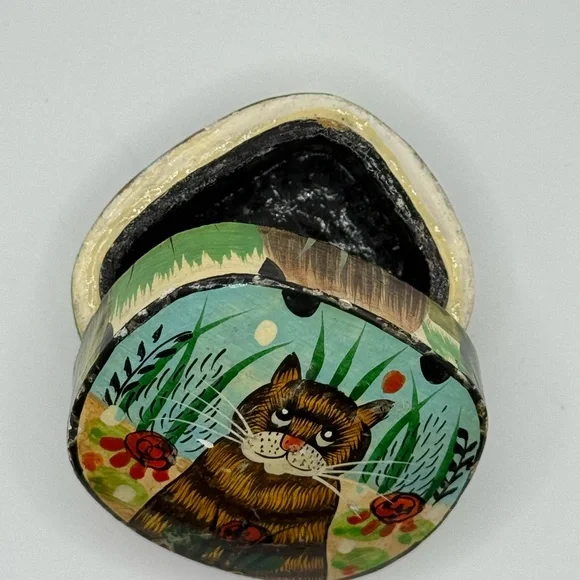 Hand-Painted Cat Decorative Trinket box. Jewelry box. Small. Very adorable. - Picture 3 of 8